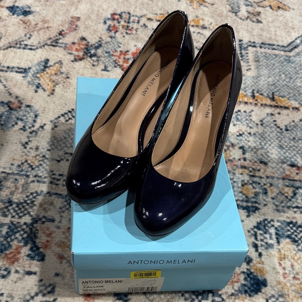 Antonio Melani Women's Navy Heels size 8.5